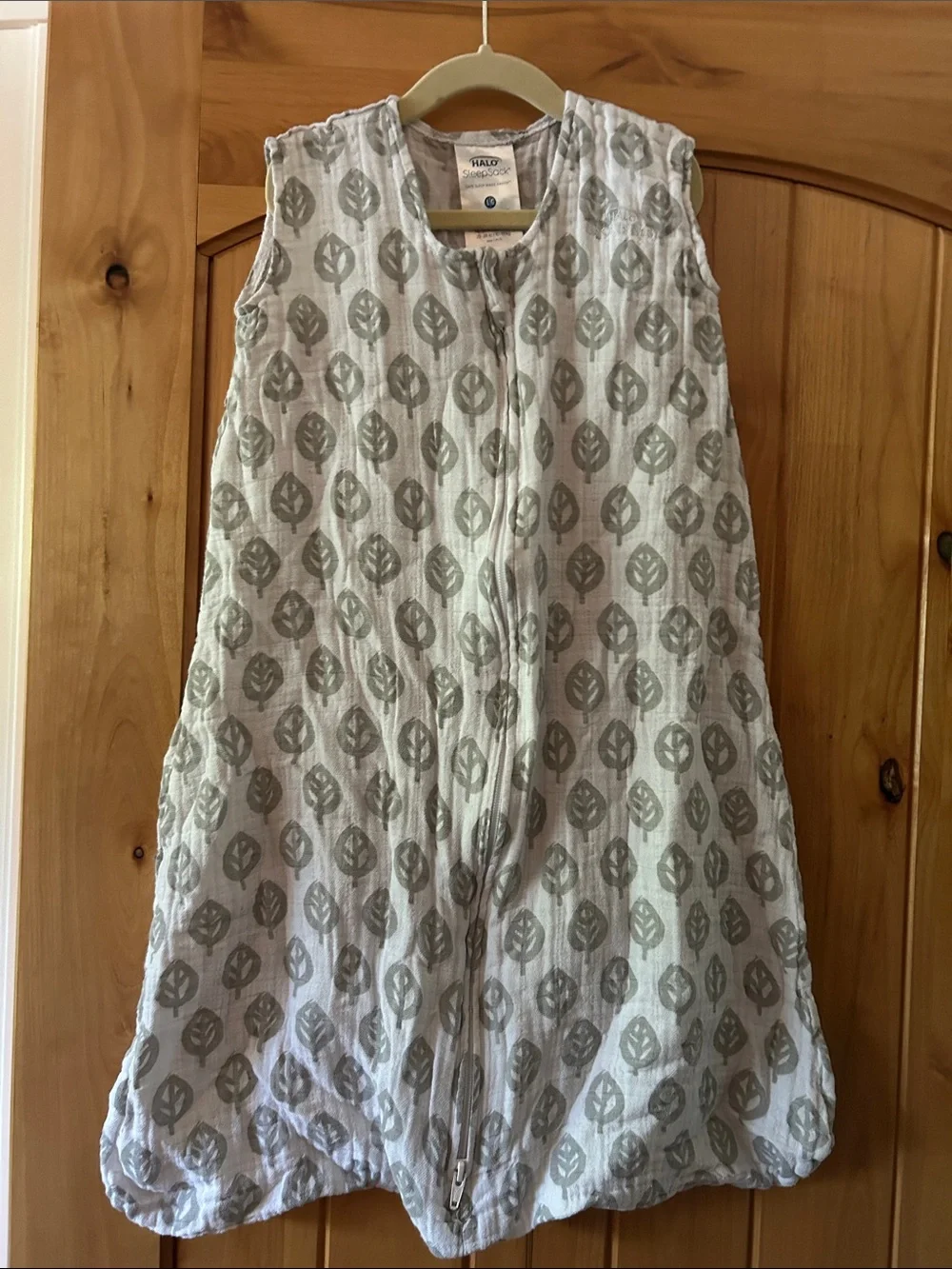 Halo Muslin Sleep Sack with Light Gray Leaf Pattern 12-18M